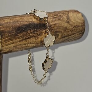 Elegant Gold and White Flower Bracelet